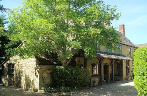 Kidlington House | Lyne House Ideal for a celebration or reunion