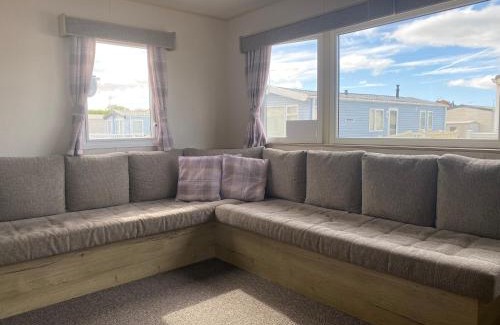 Rhyl Ski Chalet | Lyons Robinhood - 3 bedrooms