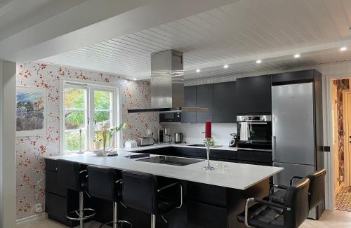 Uddevalla House | Lyxig Villalägenhet i centrala Uddevalla - Spabad