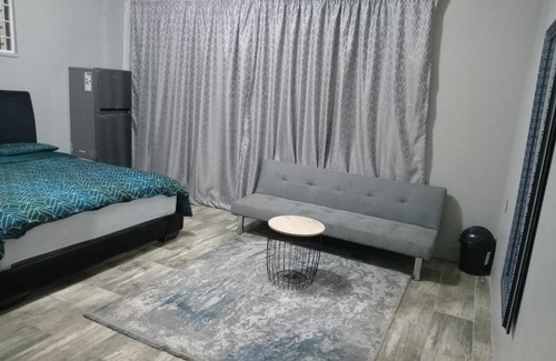 Kempton Park Apartment | M-1 bedroom