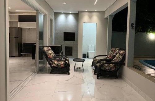 Matinhos House | M&M House - Casa com Piscina e Ar Condicionado em Matinhos