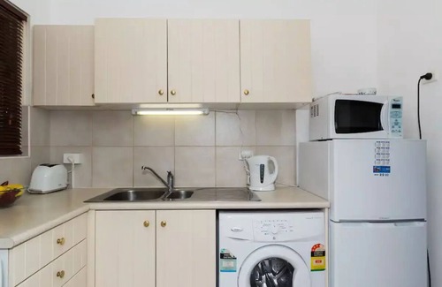 West Perth Apartment | M104 200m walk to the CBD Within the free CAT and Transit Zone City Location
