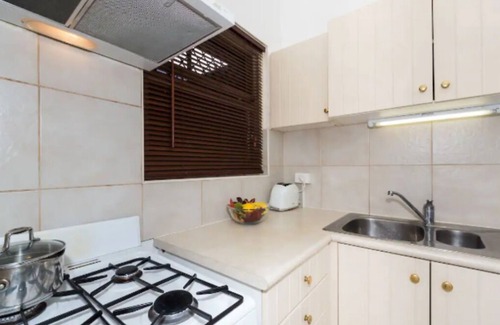 West Perth Apartment | M104 200m walk to the CBD Within the free CAT and Transit Zone City Location