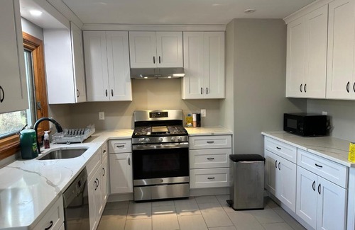 New Brunswick House | M2 Comfortable Room near Rutgers U, hospitals