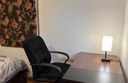 New Brunswick House | M2 Comfortable Room near Rutgers U, hospitals