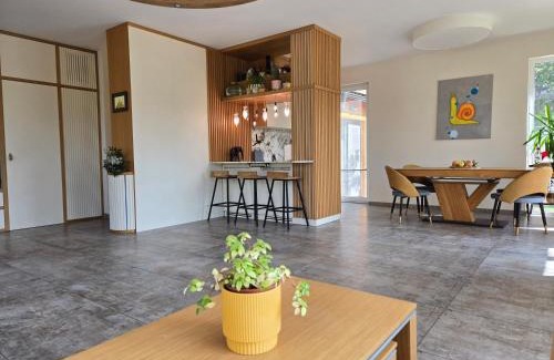 Sofia House | Ma-Bebe Play House with Private Sauna - Lake, Parks and SPA Pools in 5 min