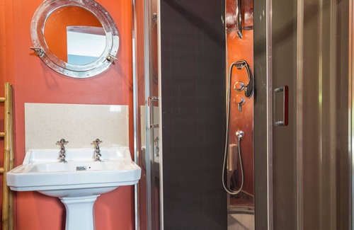 La Tourlandry Bed & Breakfast | Ma Vie de Château Jules Verne Nautilus room (4pers)