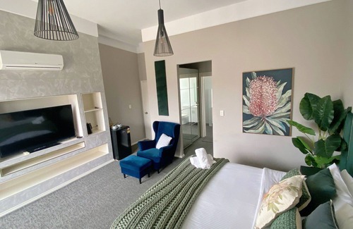 Fremantle House | Maand Up Accommodation