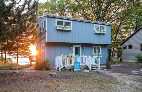 Macatawa Cottage | Macatawa Hills Lake Michigan Beachfront