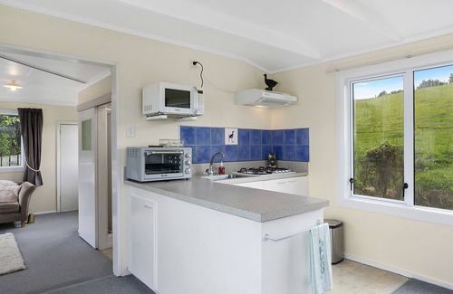 Dunedin Cottage | Macbay Retreat - Macandrew Bay Holiday Home