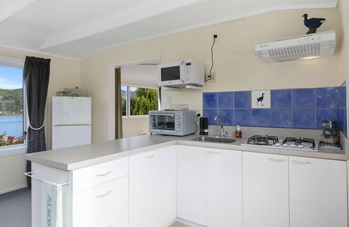 Dunedin Cottage | Macbay Retreat - Macandrew Bay Holiday Home