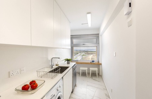 Larnaca Apartment | Mackenzie Leo Seafront Suite