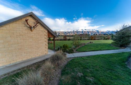 Fairlie House | Mackenzie Mountain Lodge
