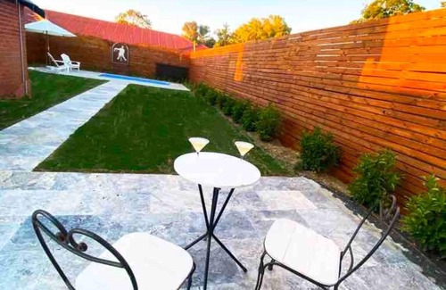 Dubbo Cottage | Macleay Cottage with plunge pool and local arts