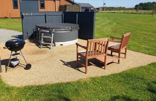 Fitling Cabin | MADAGASCAR, pet friendly, character holiday cottage in Burton Pidsea