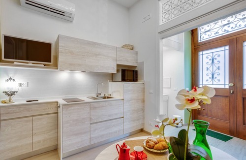 Municipio 1 Apartment | MADAME BARI' Apt a step from the sea