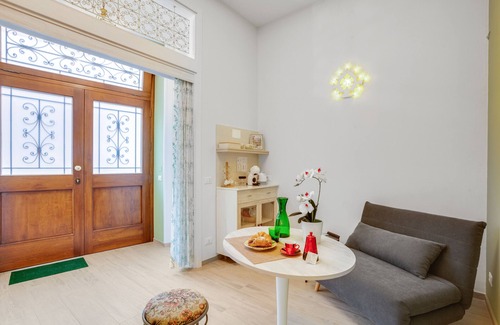 Municipio 1 Apartment | MADAME BARI' Apt a step from the sea