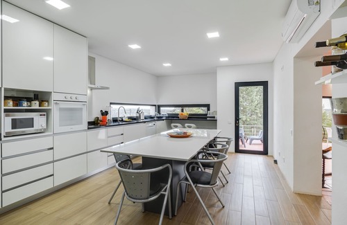 Montargil House | Made iN2 - Creative Guest House