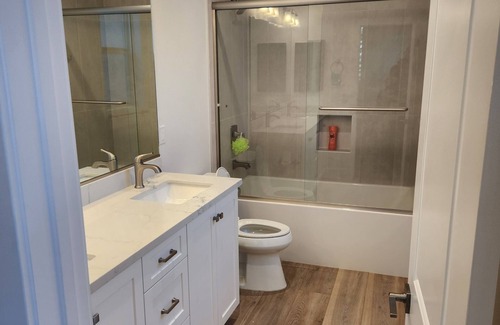North Long Beach House | Madison's Place Cozy & Comfortable Modern Home