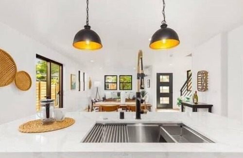Mann House | Madison Valley New Built 2B-2,5B Luxe Retreat