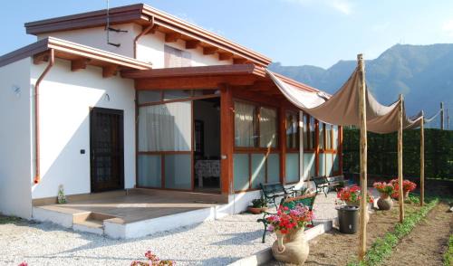 Piazza-Tralia-Pendolo House | Madre Terra