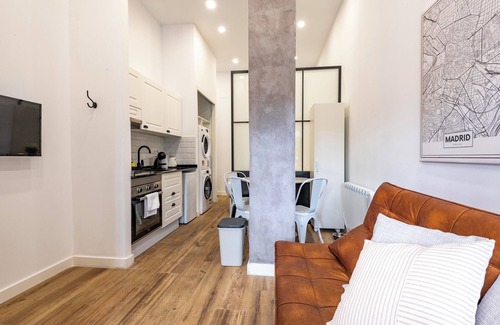 Las Acacias Apartment | Madrid Centro, ideal for couples, new, comfortable and cozy.
