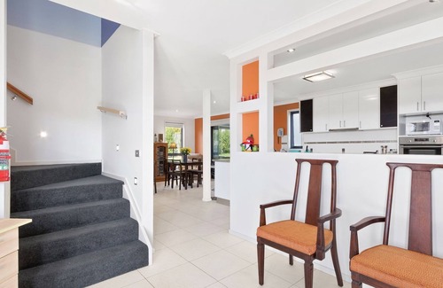 Penguin House | MADSEN RETREAT B&B Penguin - a boutique 4 star experience- Whole First Floor