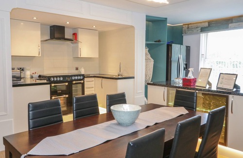 Saint Asaph House | MAES ELWY, family friendly, luxury holiday cottage in St Asaph