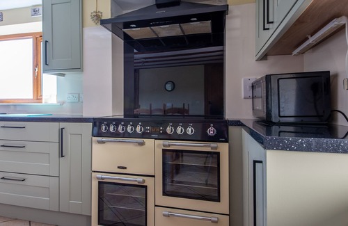 Newcastle-on-Clun Cottage | MAESGWYN, pet friendly, character holiday cottage in Beguildy