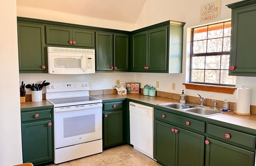 Gore Cabin | Maggie May Nostalgic Cabin @ Tenkiller - 2 minutes to boat ramp & state park!