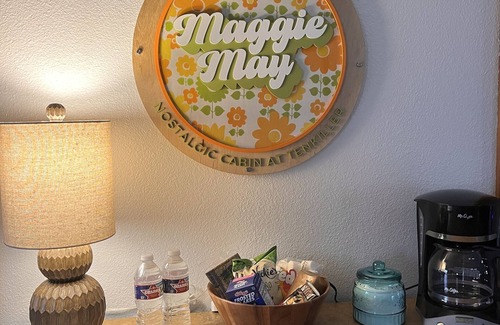 Gore Cabin | Maggie May Nostalgic Cabin @ Tenkiller - 2 minutes to boat ramp & state park!