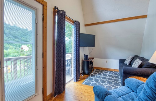 Maggie Valley Ski Chalet | Maggie Valley A-Frame Cabin with Great Views Close to Skiing & Great Restaurants