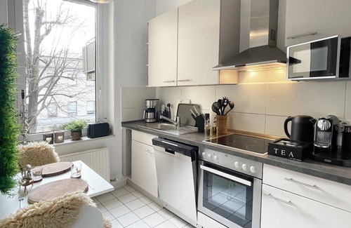 Gera Apartment | MAGIC FOREST designer luxury apartment, washing, WLAN, boxspring, garden, central