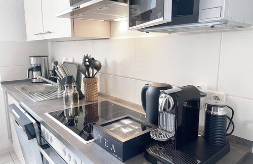 Gera Apartment | MAGIC FOREST designer luxury apartment, washing, WLAN, boxspring, garden, central
