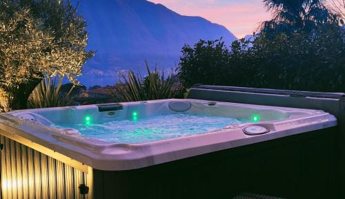 Tremezzina Apartment | Magic Garden with Jacuzzi-Pool and Luxury Lake Como view