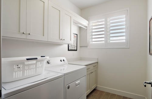 Washington Fields House | Magic is in the Air! Stylish 4 BDR Freedom Village Townhome Sleeps 15