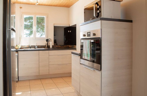 Saint-Jean-le-Thomas House | Magic Mountain breathtaking view of Mt Stmichel Bay