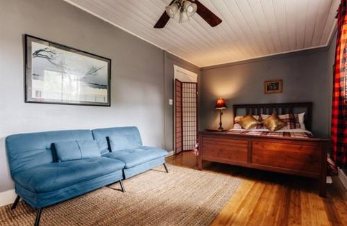 Austin House | Magic Tree House at UT Campus by Creek, Walk to Football, Moody