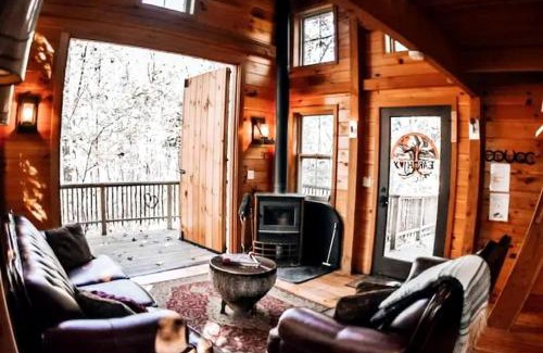 Stonewall House | Magical Family Tree House in Secluded Woodland near Germantown, Kentucky