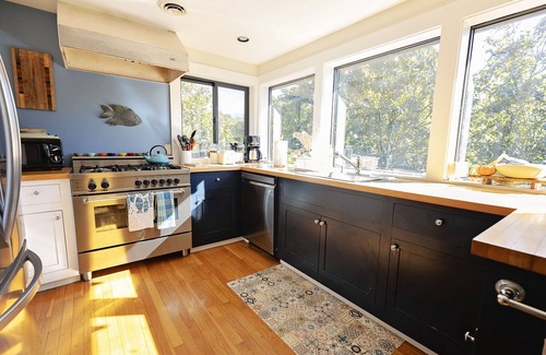 Aquinnah House | Magical House in the Trees with Water View - Secluded Area