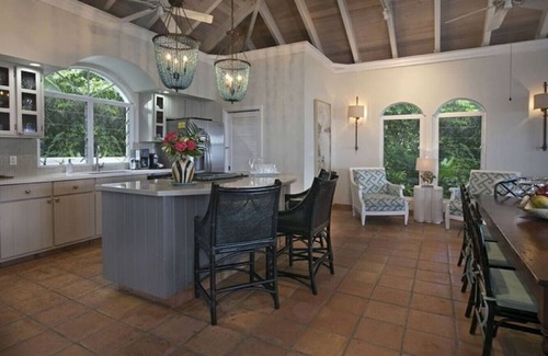 St. John Villa | Magical Mystic Ridge, 10 min to North Shore Beachs
