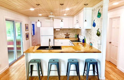 George Town House | Magical Ocean Views /Great Location /Awesome Trip Guide /Adventure Tours.