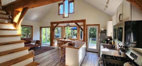 Newfane House | Magical Retreat Cottage, Autumn Colors and Waterfalls - Vermont Getaway