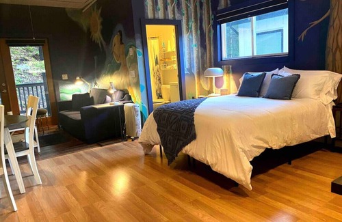 Salt Spring Island Bed & Breakfast | Magical Salt Spring Escape! Cedar Hot Tub & View