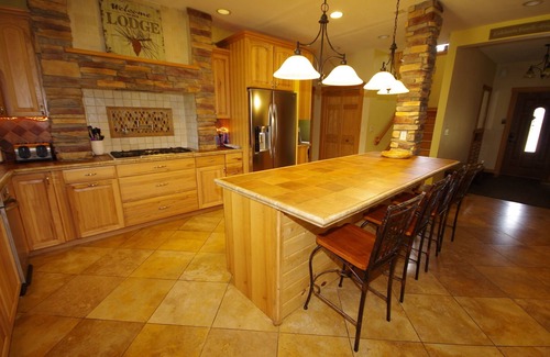 Baraboo Cabin | Magical Secluded 5king Lodge> bunk room, playset> Dells, WaterParks, Devils Lake