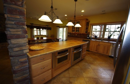 Baraboo Cabin | Magical Secluded 5king Lodge> bunk room, playset> Dells, WaterParks, Devils Lake