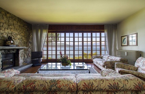 Ispra Villa | Magical villa perched on the water's edge! Villa Cinderella 5 BEDROOMS 10 PAX