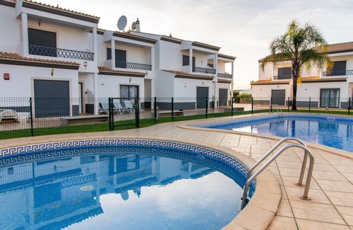 Mosqueira Villa | Magnólia AB House | Pool View & Privat Garden & Garage