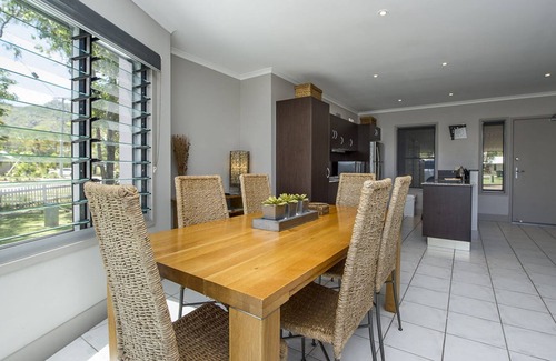 Nelly Bay House | Magnetic Docks Townhouse 9