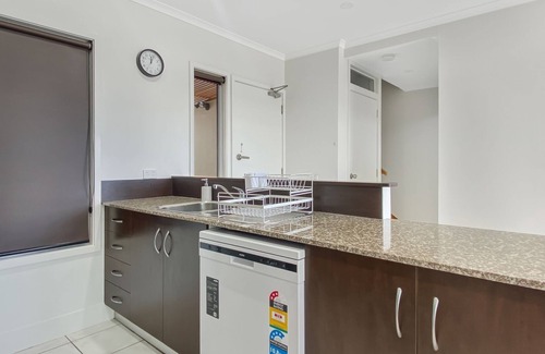 Nelly Bay Apartment | Magnetic Docks Townhouse 8